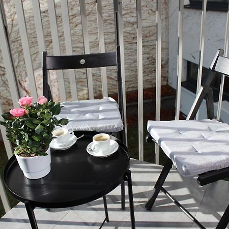 Leo Apartment Free Parking!!! Bratislava Buitenkant foto