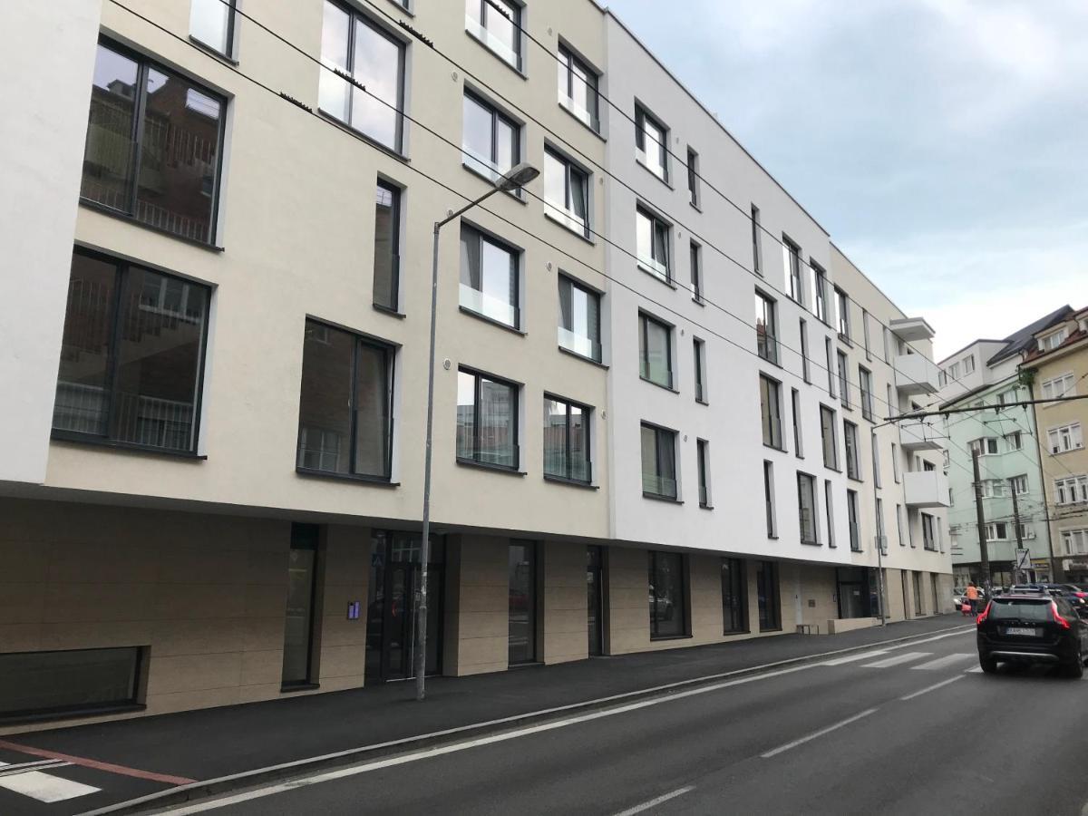 Leo Apartment Free Parking!!! Bratislava Buitenkant foto