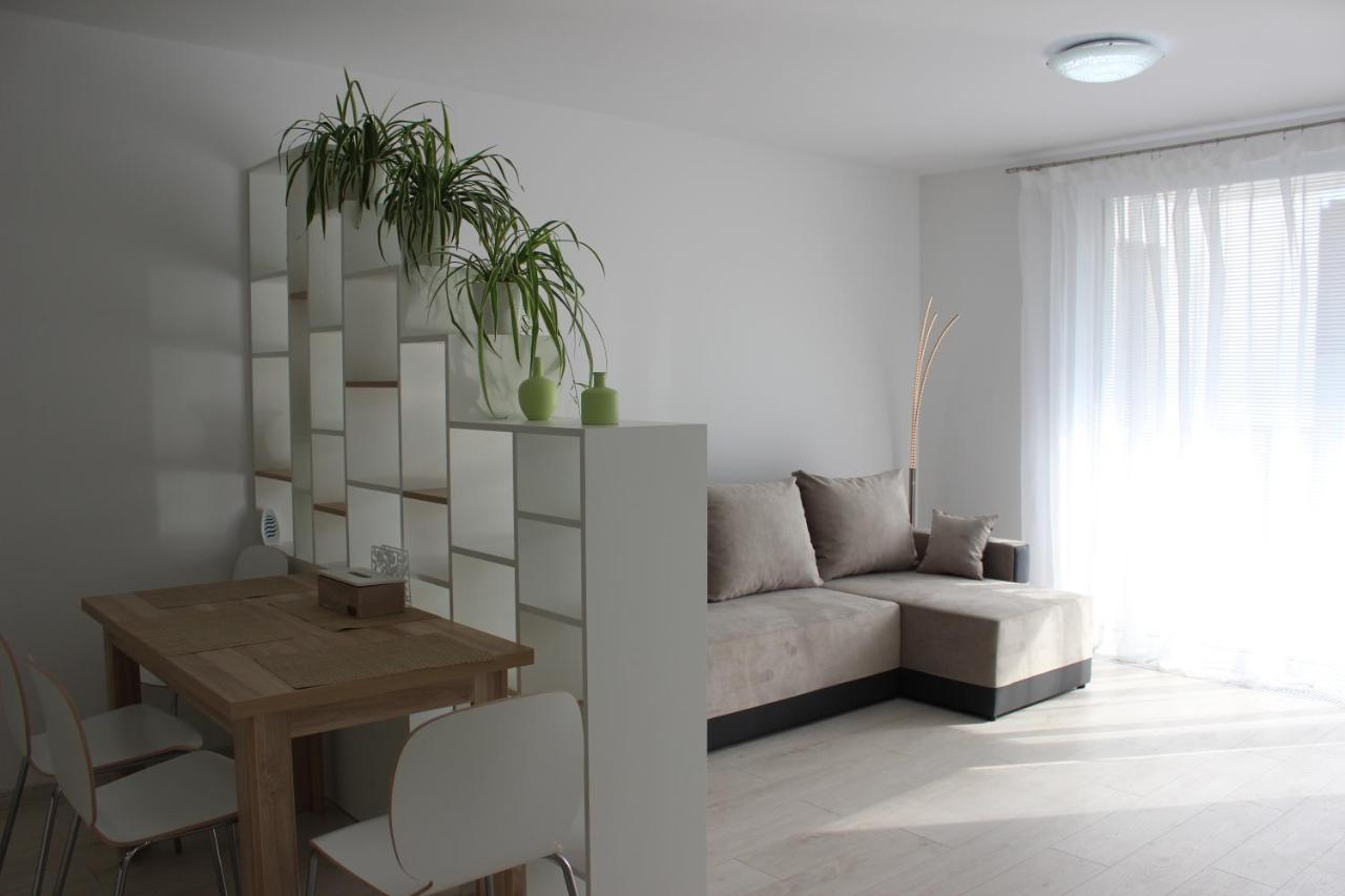 Leo Apartment Free Parking!!! Bratislava Buitenkant foto