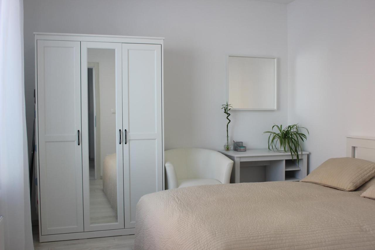 Leo Apartment Free Parking!!! Bratislava Buitenkant foto