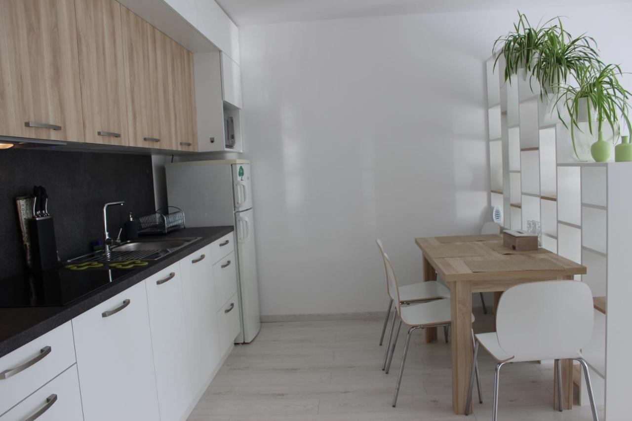Leo Apartment Free Parking!!! Bratislava Buitenkant foto