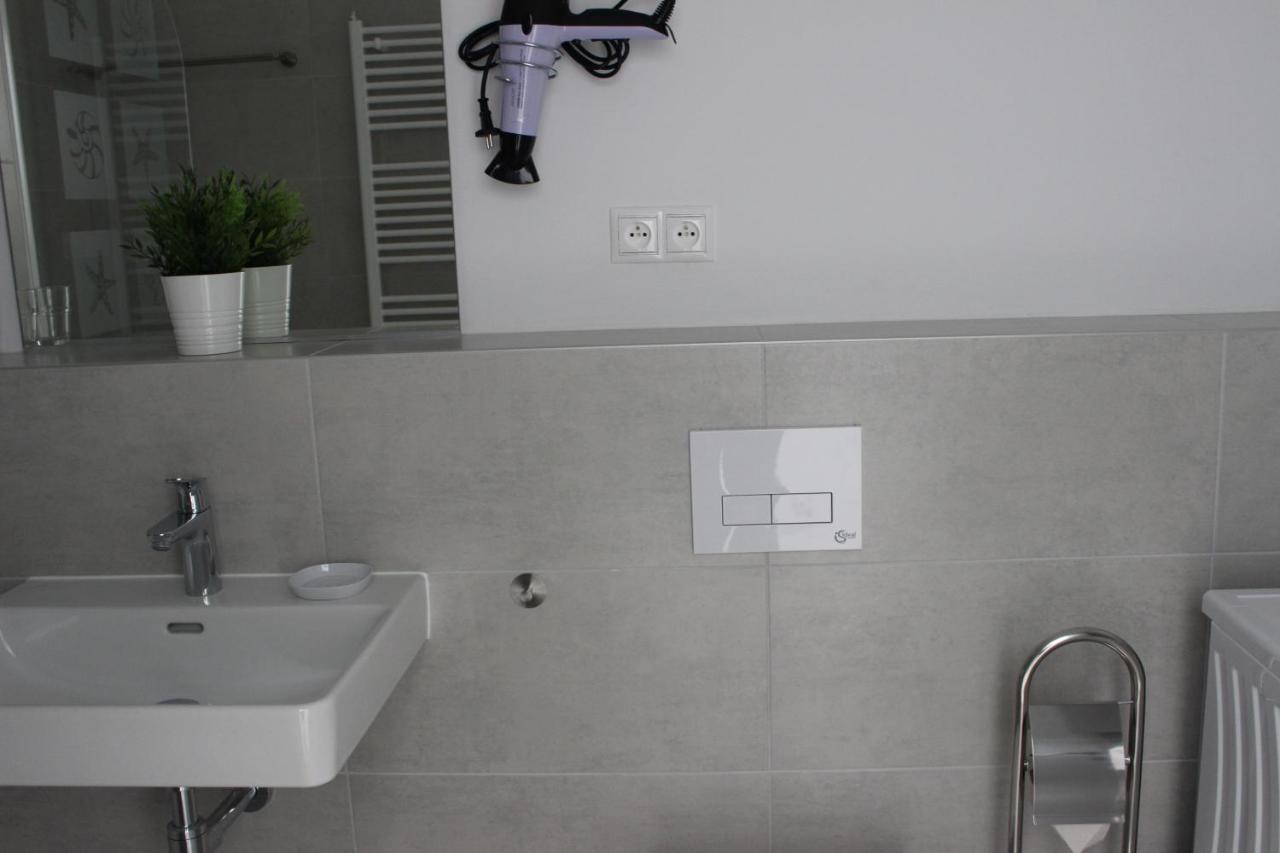 Leo Apartment Free Parking!!! Bratislava Buitenkant foto