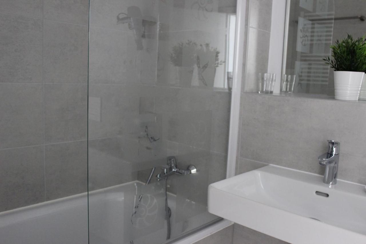 Leo Apartment Free Parking!!! Bratislava Buitenkant foto