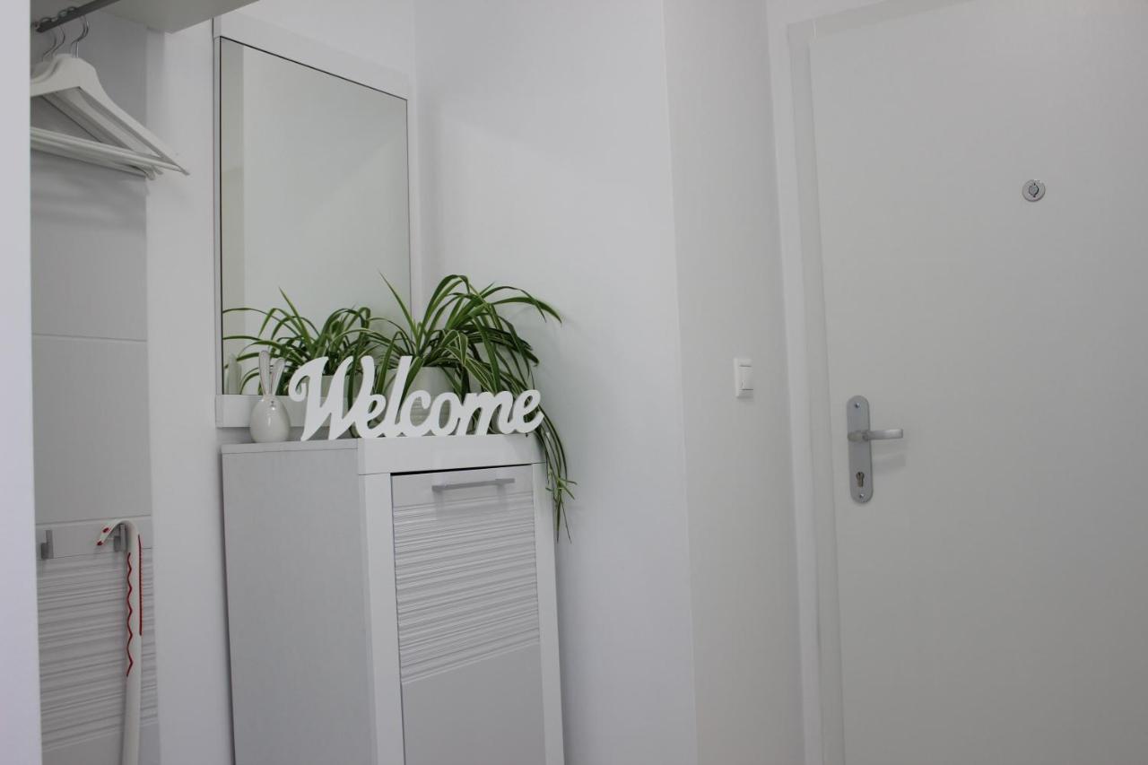 Leo Apartment Free Parking!!! Bratislava Buitenkant foto
